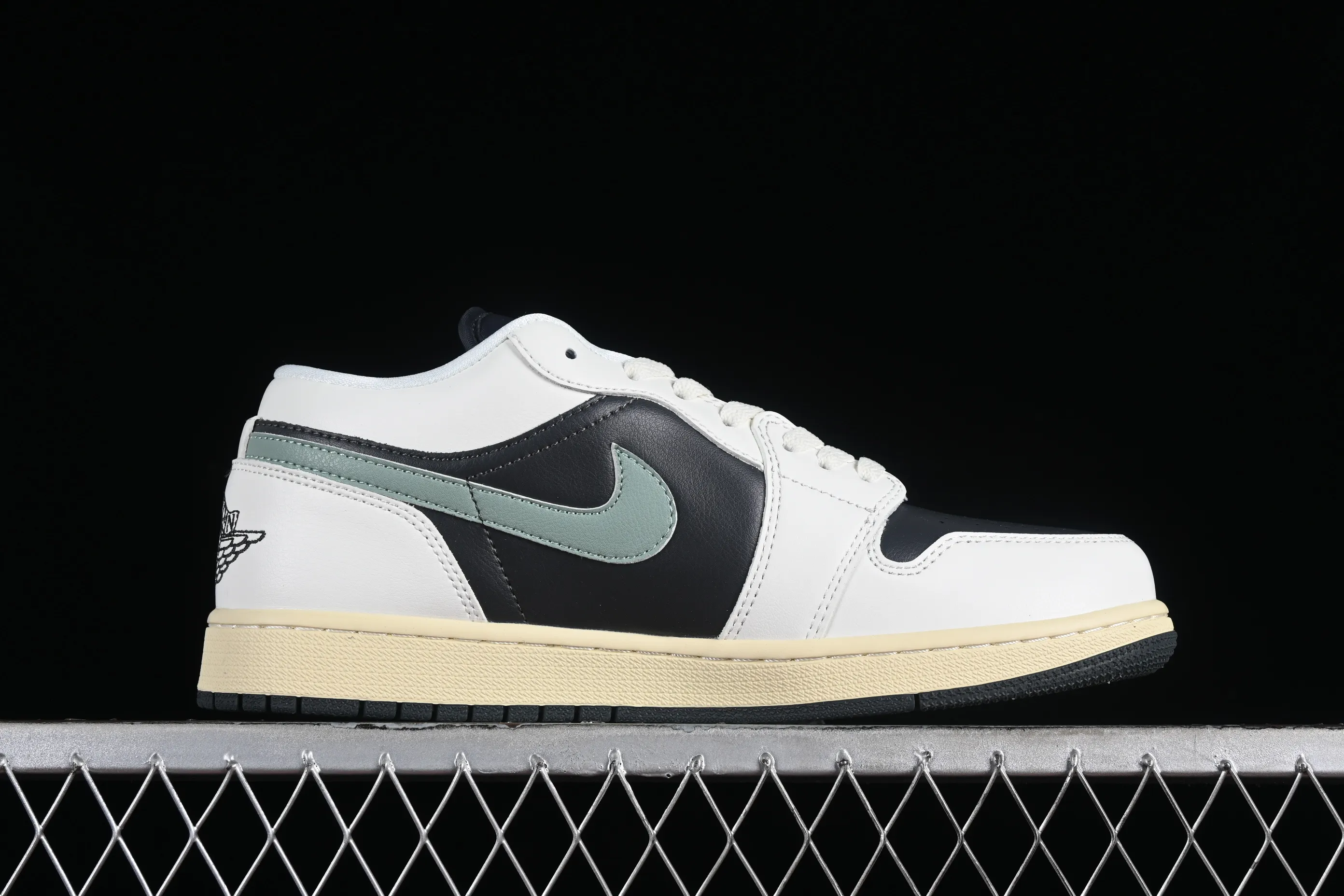 All categories Air Jordan Jordan series basketball shoes Air Jordan 1 Low Z version Air Jordan 1 Low "Team Gold" AJ1 Joe 1 olive black and green low-top cultural casual sneakers DC0774-001